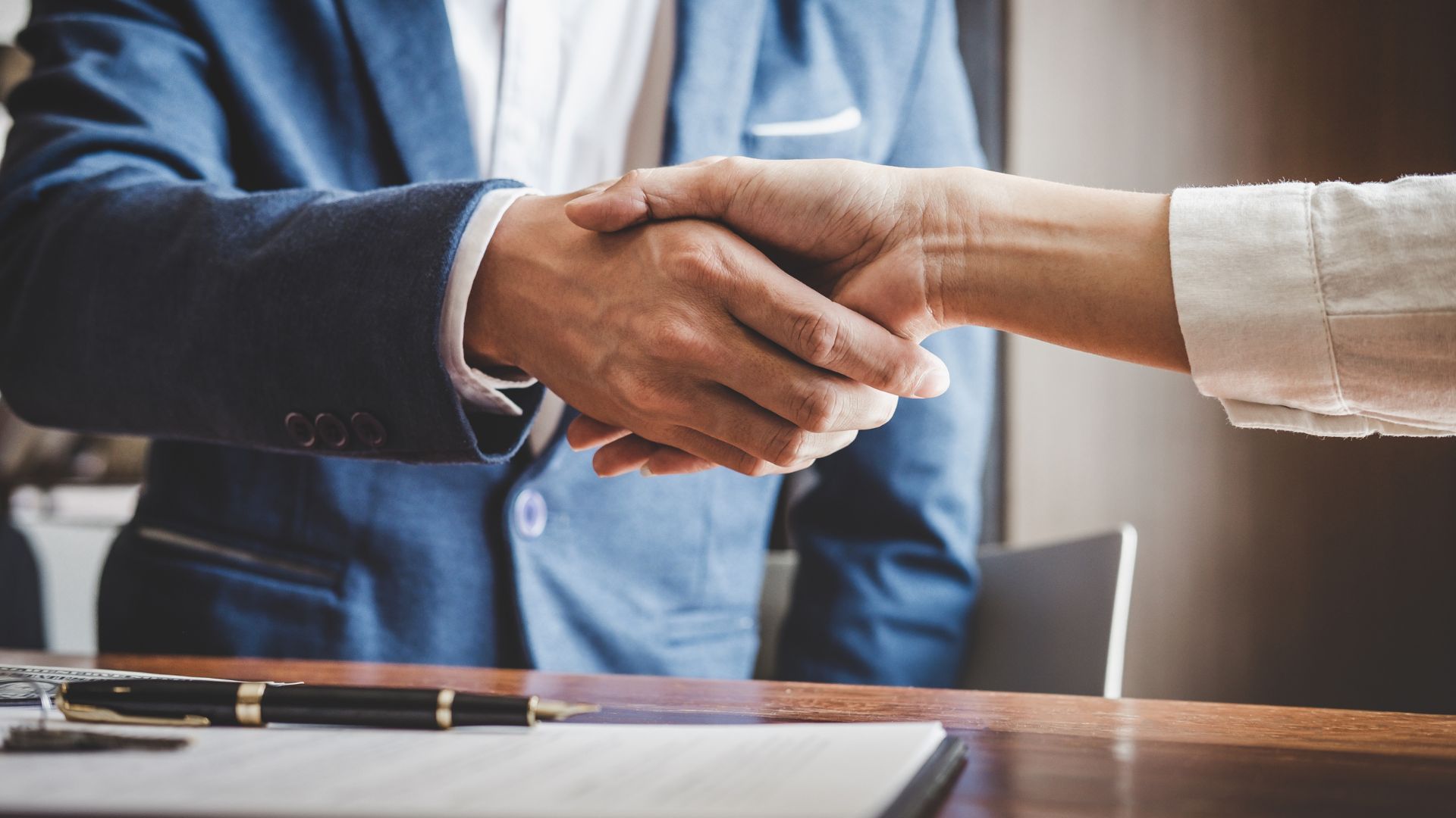 Descubra por que sites simples superam os complexos em vendas. Aprenda a otimizar a experiência do usuário e aumentar suas conversões!